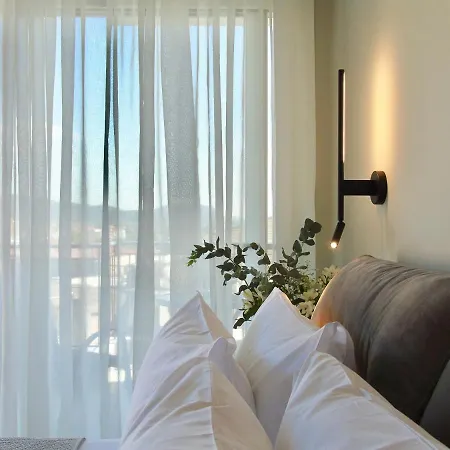 Grey Rose شقة كالامباكا