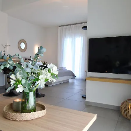 شقة Grey Rose كالامباكا